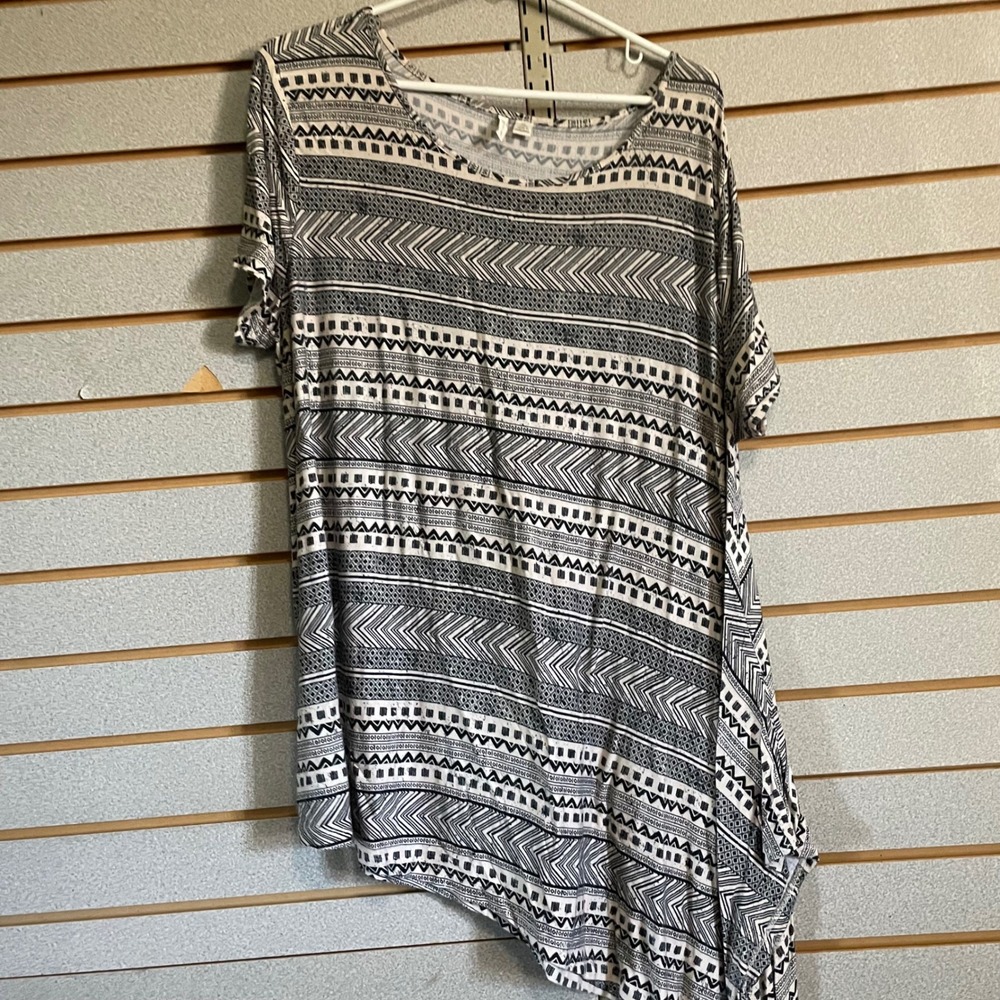 Cato XL Top Tunic Asymmetrical‎ Hem Short Sleeve Black White Pattern Casual